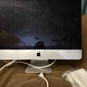 Apple White and Silver Desktop Computer